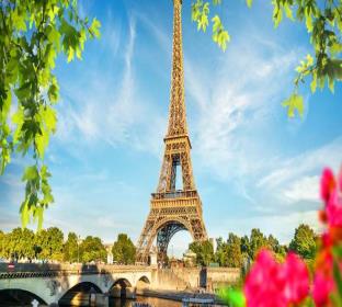 eiffel tower in paris