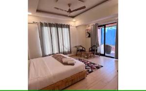 him giri hotel