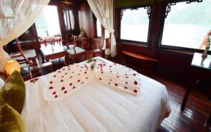 halong royal palace cruise
