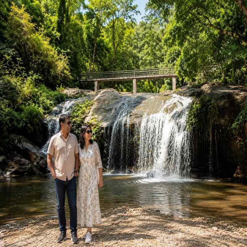 mae sa waterfall chiang mai couple