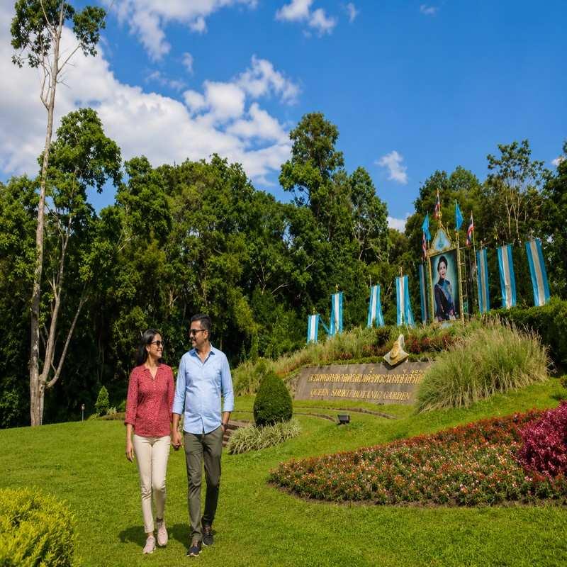 queen sirikit botanic garden chiang mai couple