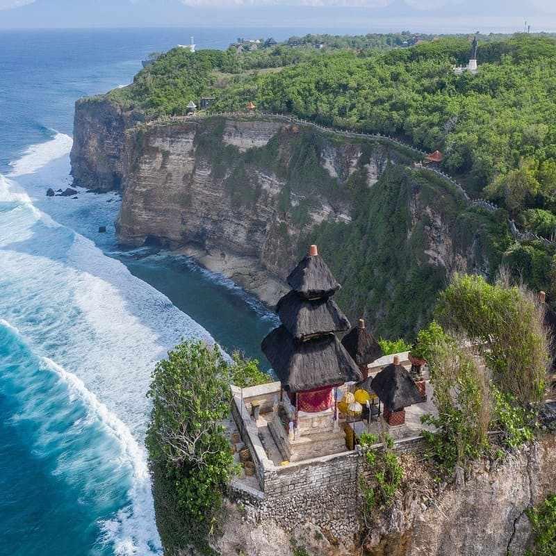 uluwatu temple bali