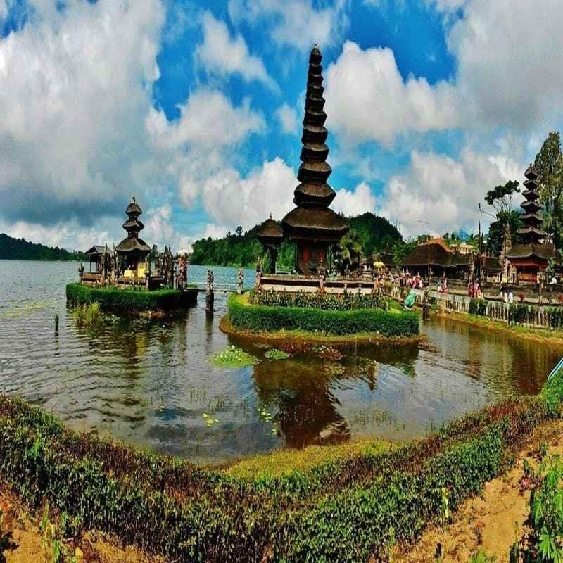 lake beratan viewpoint bali