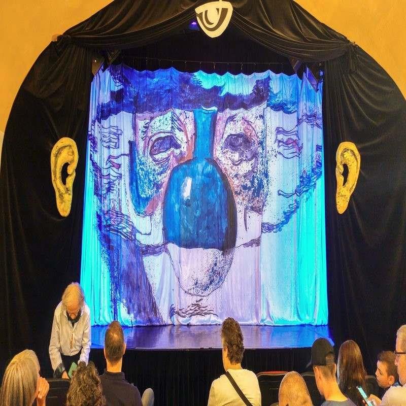 black light theatre show 100kb