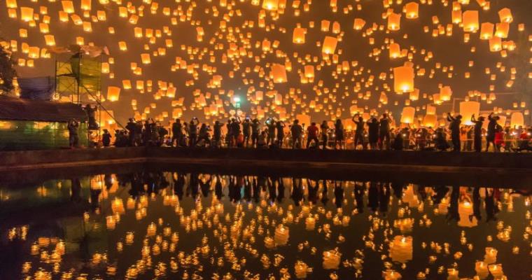 sky lanterns firework festival chiang mai