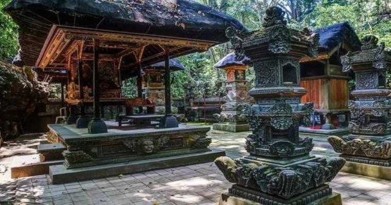 ubud sacred monkey forest art village tour